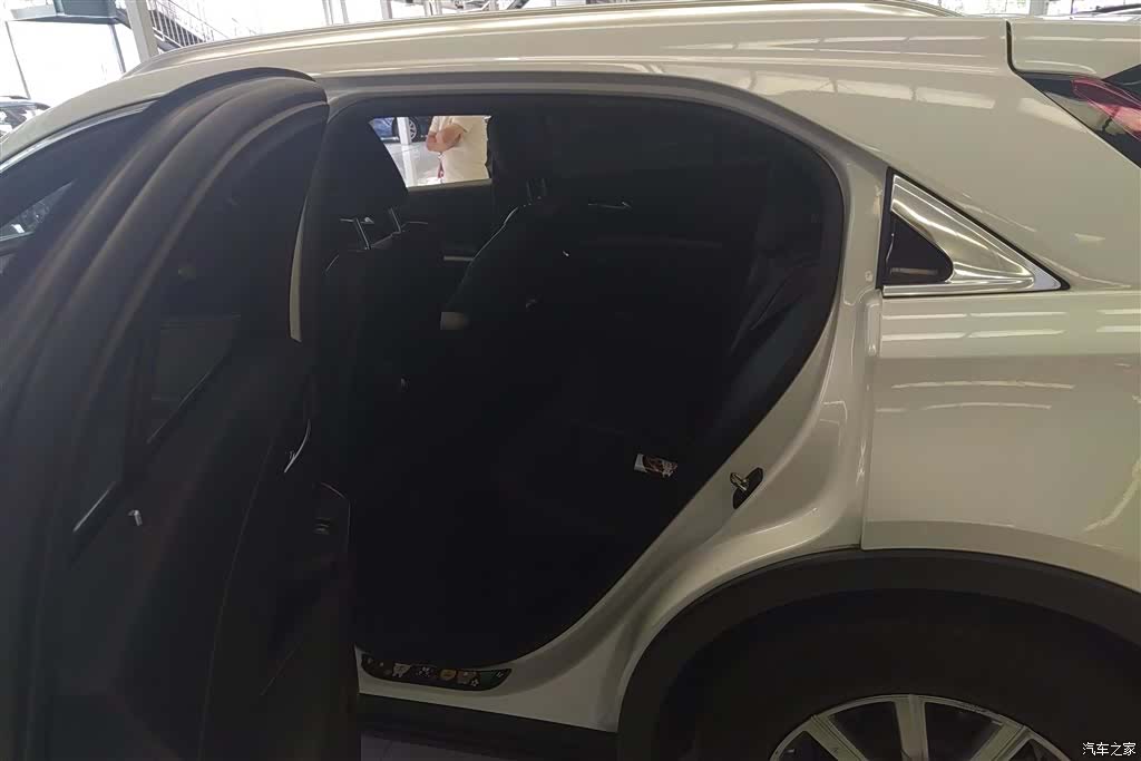 Cadillac XT4, 2019 11