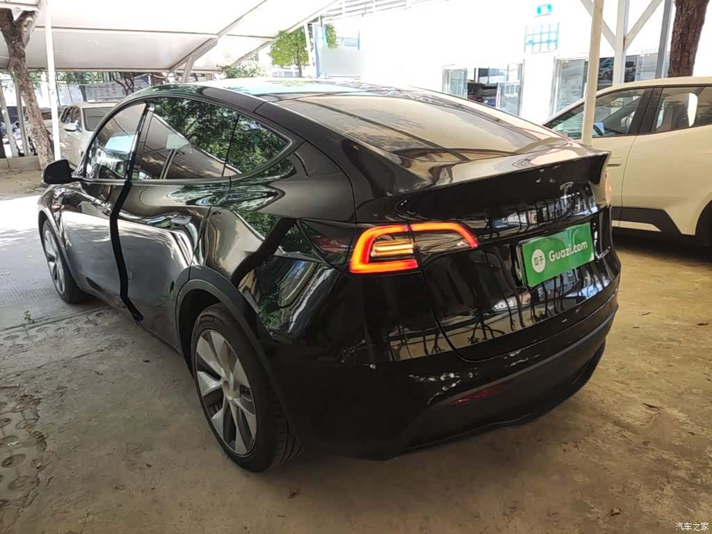 Tesla Model Y, 2021 все фото