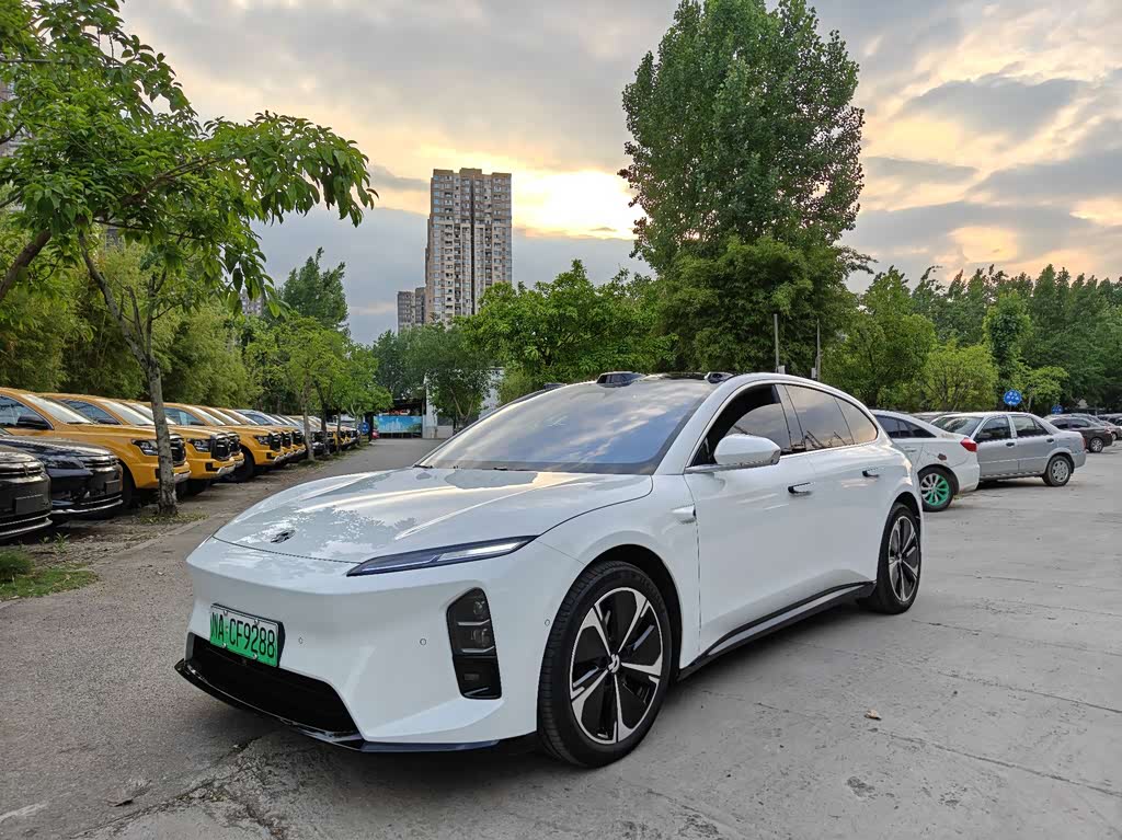 NIO ET5