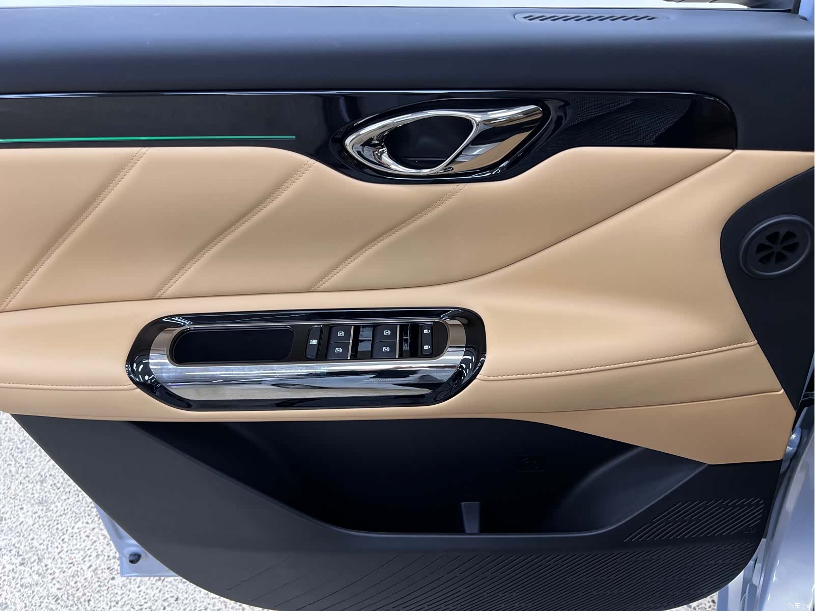 Trumpchi E8, 2024 12