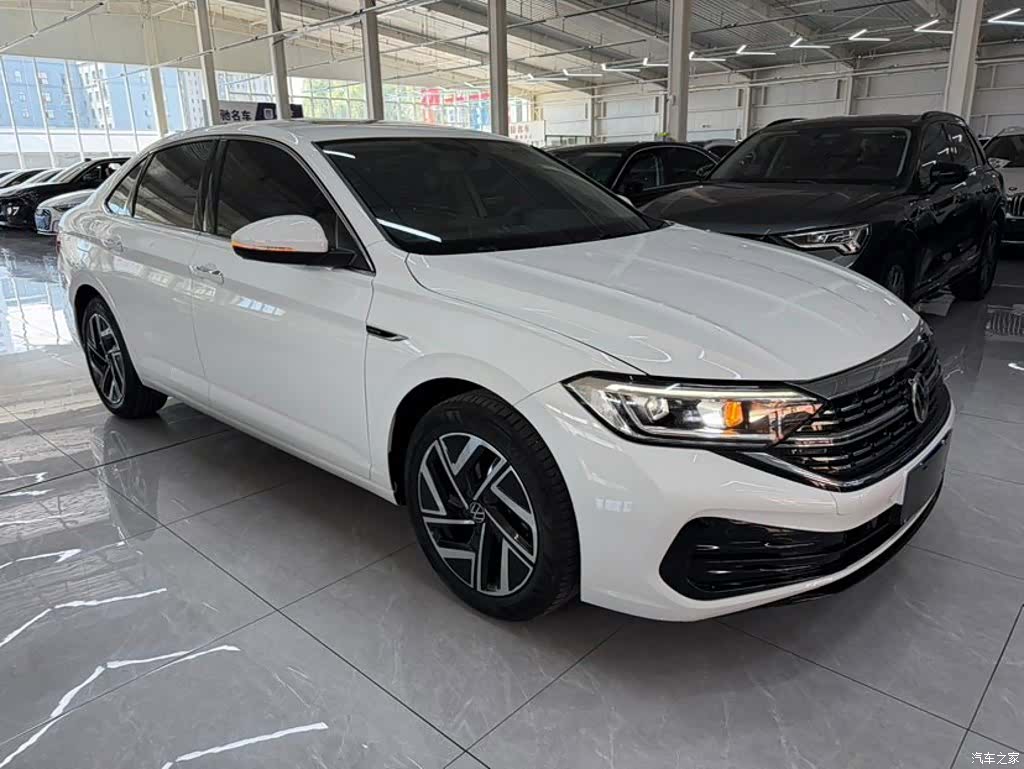 Volkswagen Sagitar, 2022 3