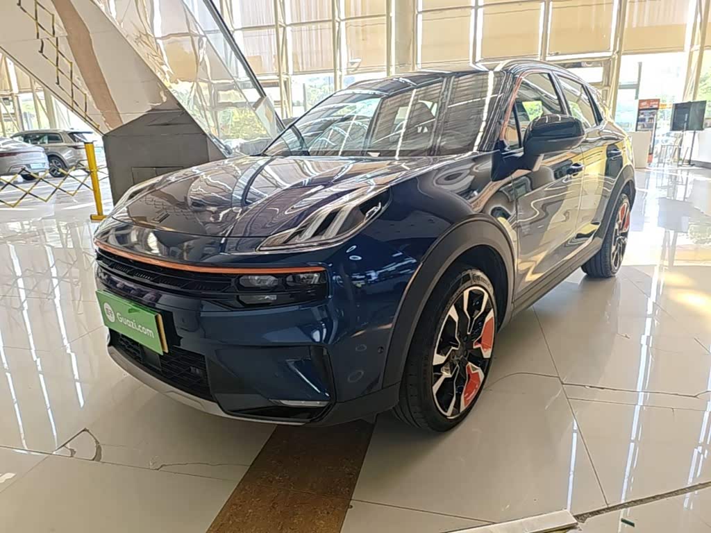 Lynk & Co 06