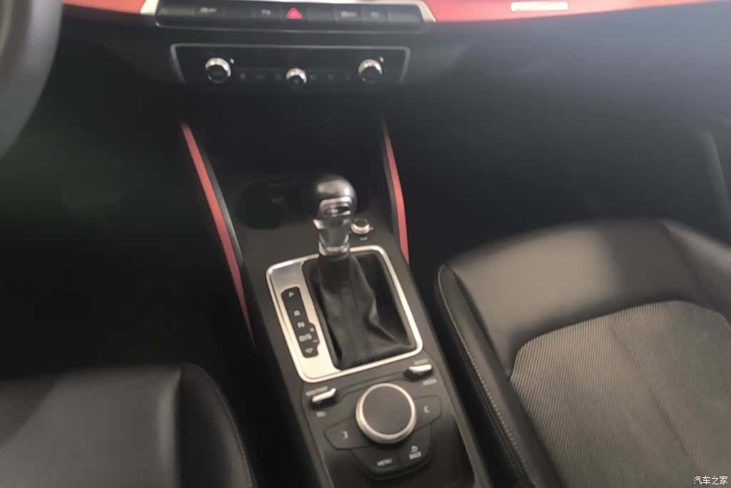 Audi Q2L, 2019 16