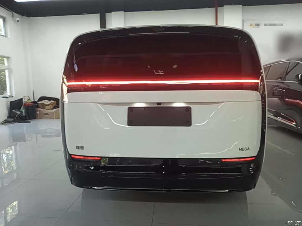 Li Auto MEGA, 2025 6