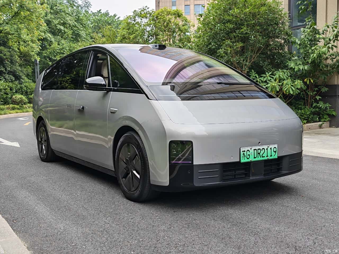 Li Auto MEGA, 2025 4