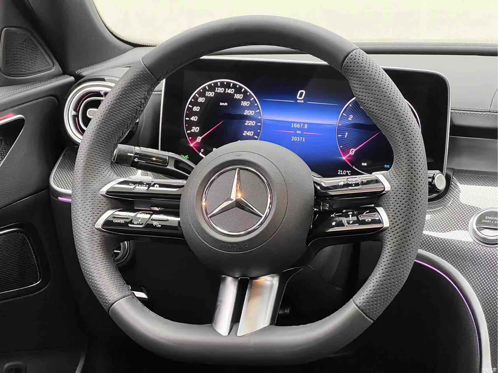 Mercedes-Benz C-Class, 2024 23