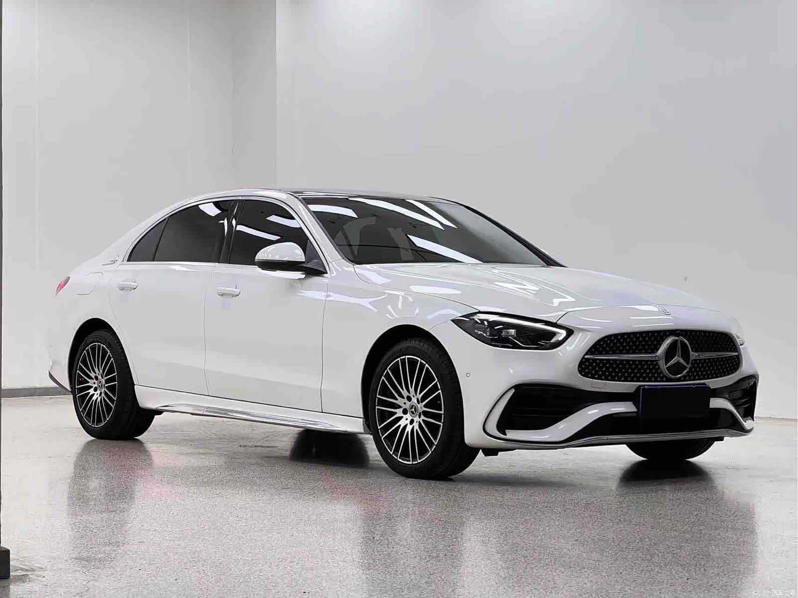 Mercedes-Benz C-Class, 2024 3