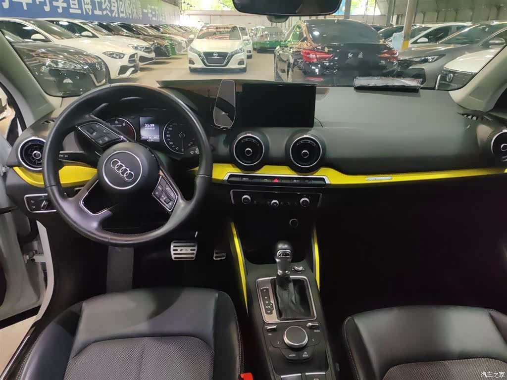 Audi Q2L, 2019 10
