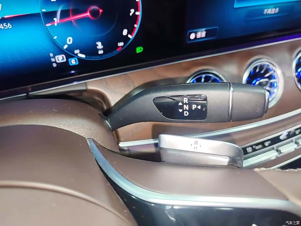 Mercedes-Benz E-Class, 2023 14