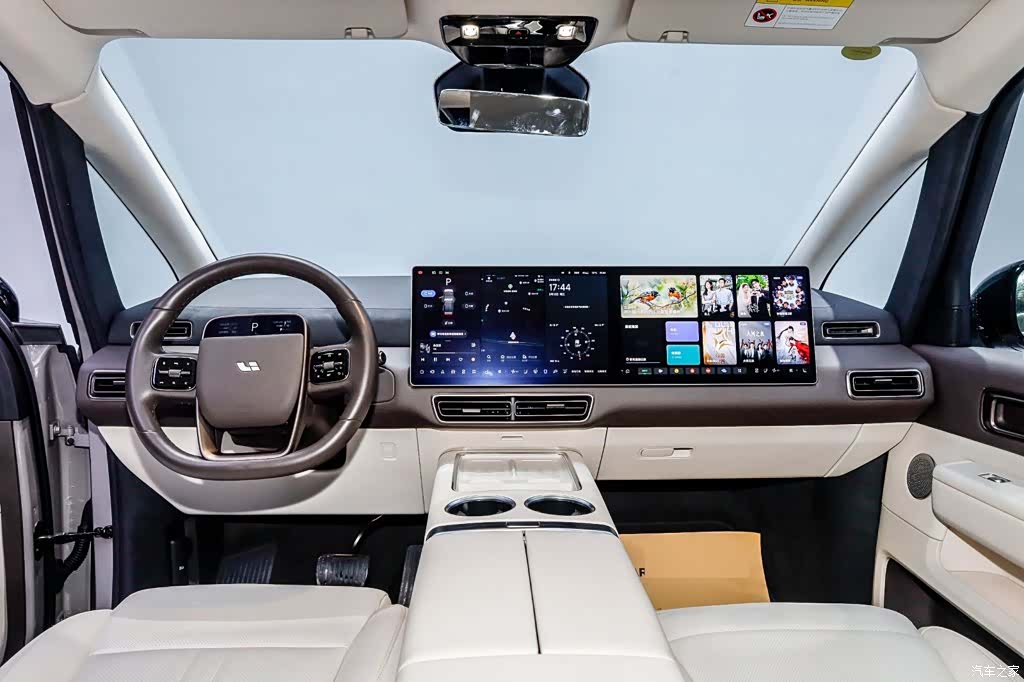 Li Auto MEGA, 2024 18