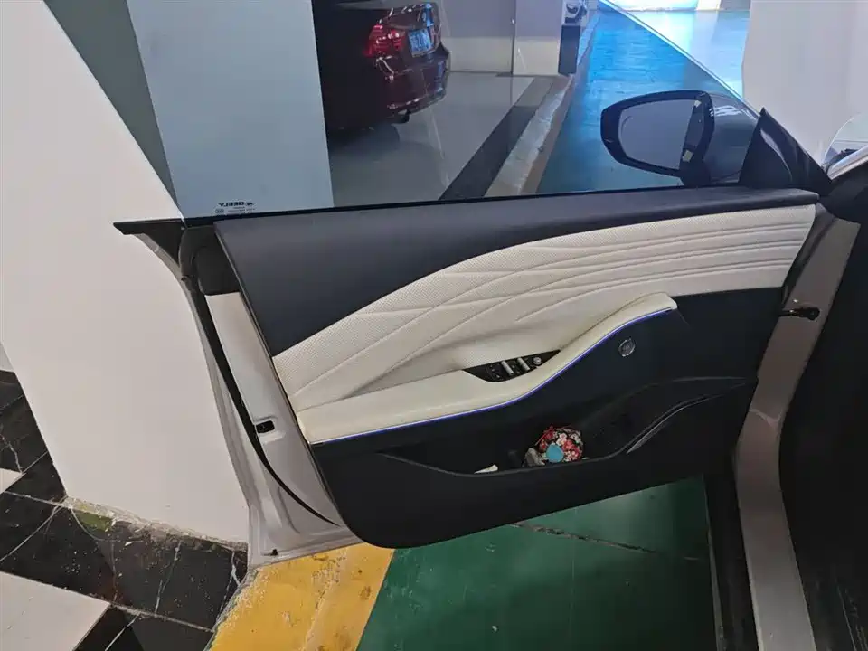 Geely Galaxy Galaxy E8