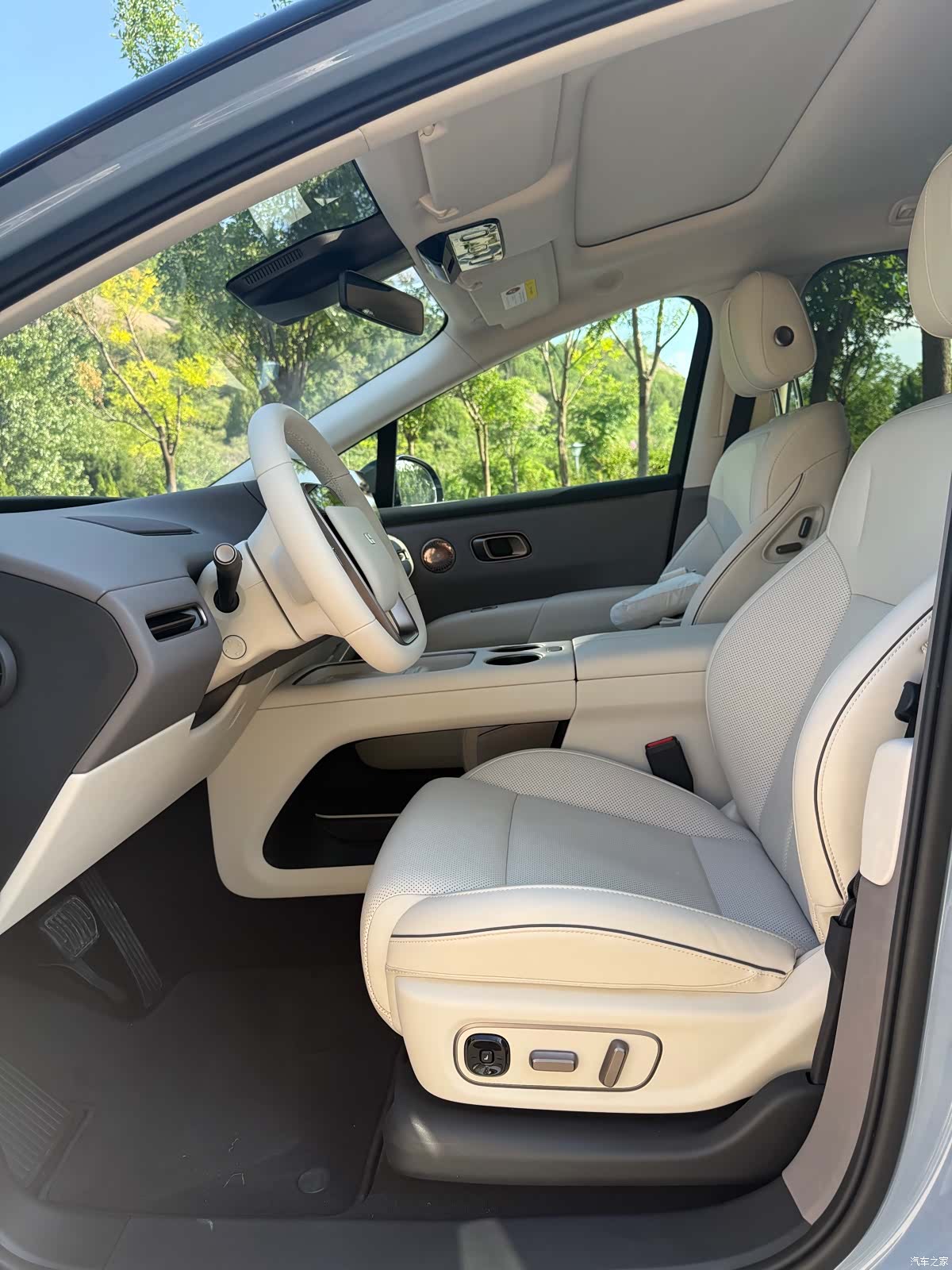 Li Auto i8, 2025 7