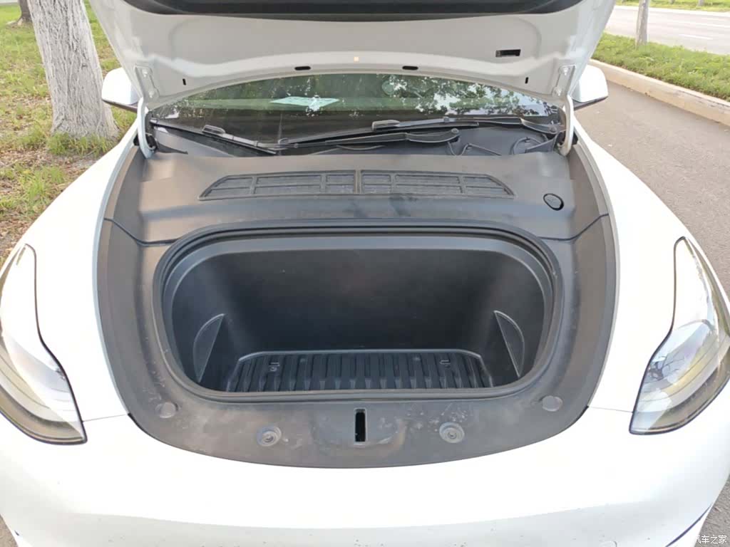 Tesla Model Y, 2022 20