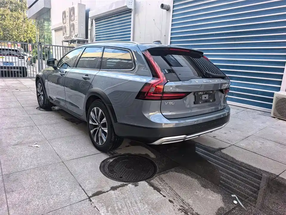 Volvo V90