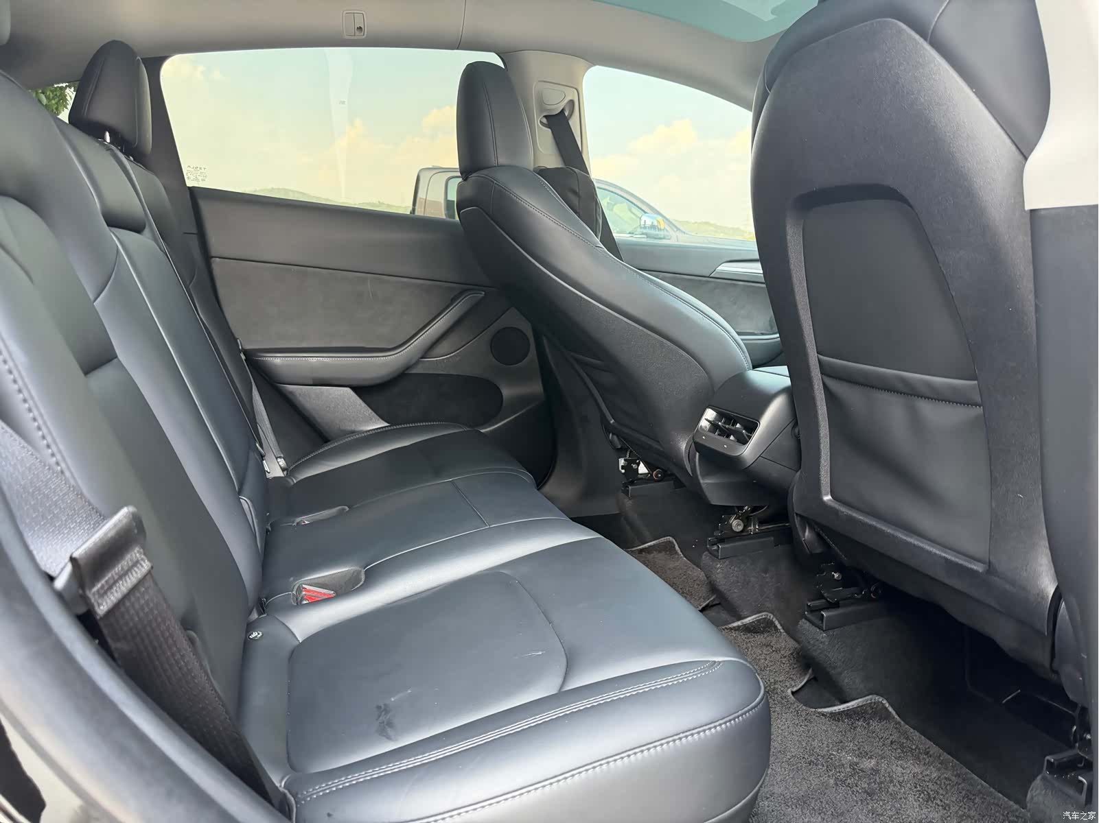 Tesla Model Y, 2023 9