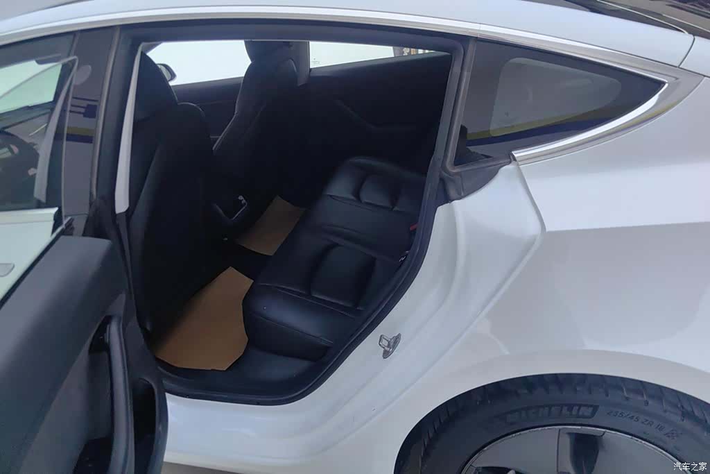 Tesla Model 3, 2019 11