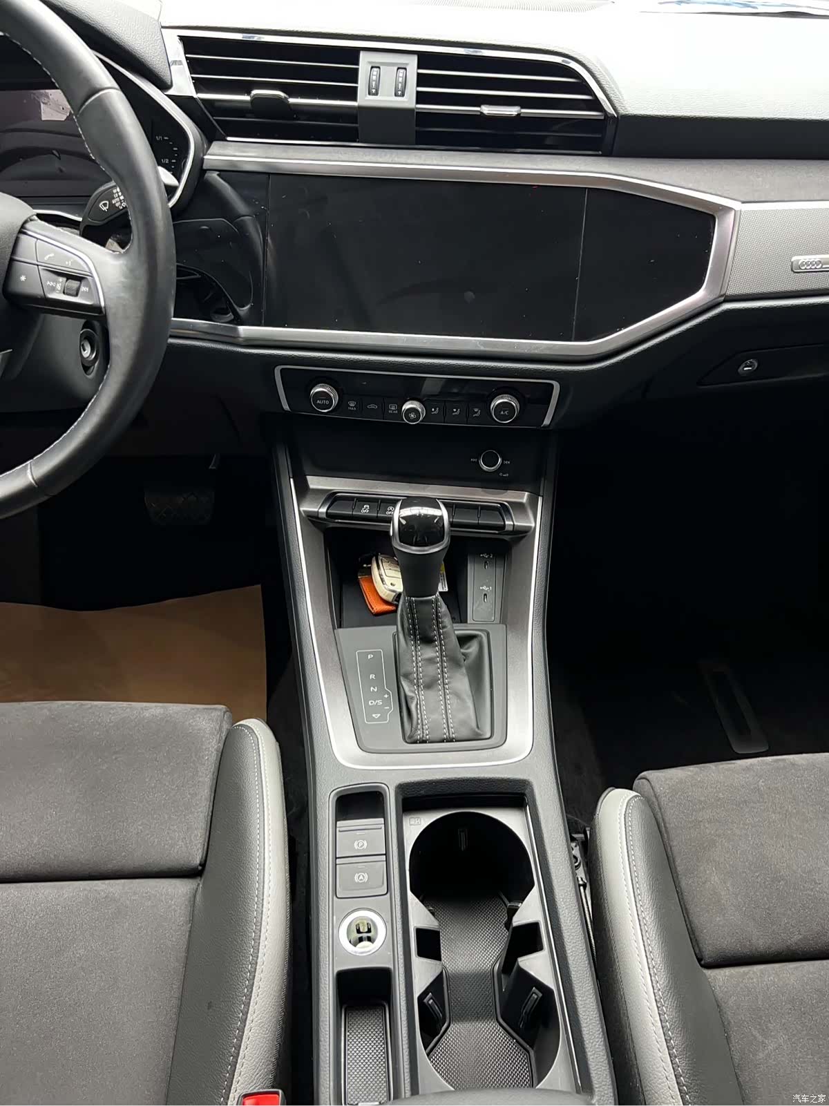 Audi Q3, 2022 11