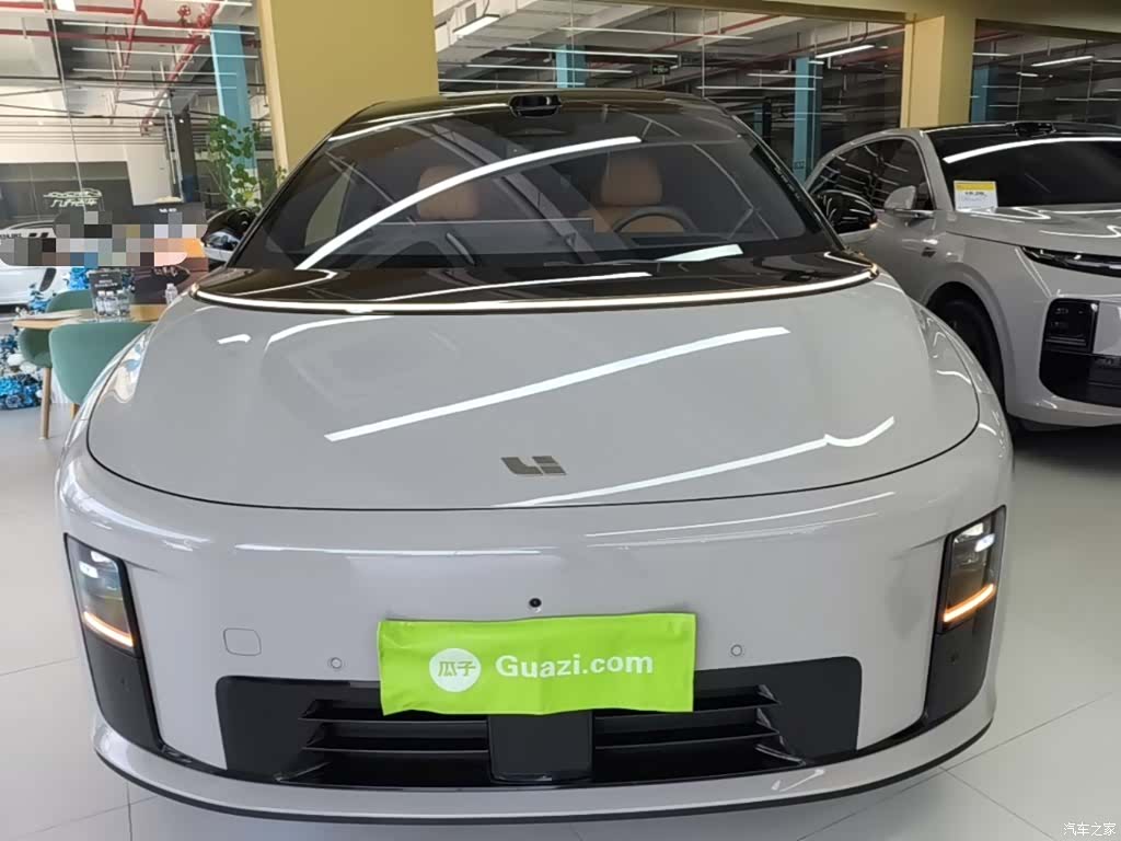 Li Auto i8, 2025 3