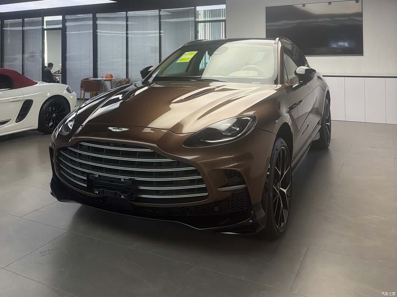 Aston Martin DBX, 2025 20
