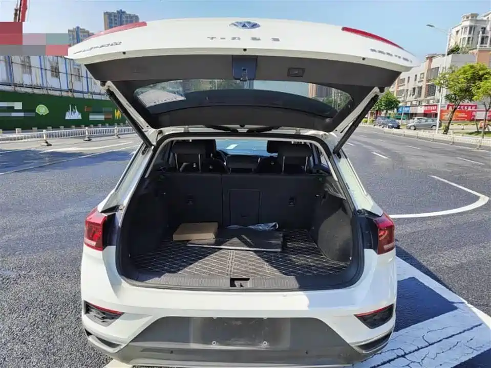 Volkswagen T-ROC exploring Songs