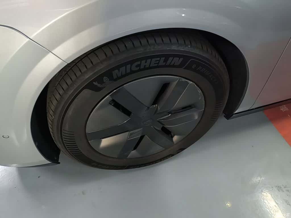 Li Auto MEGA, 2024 23