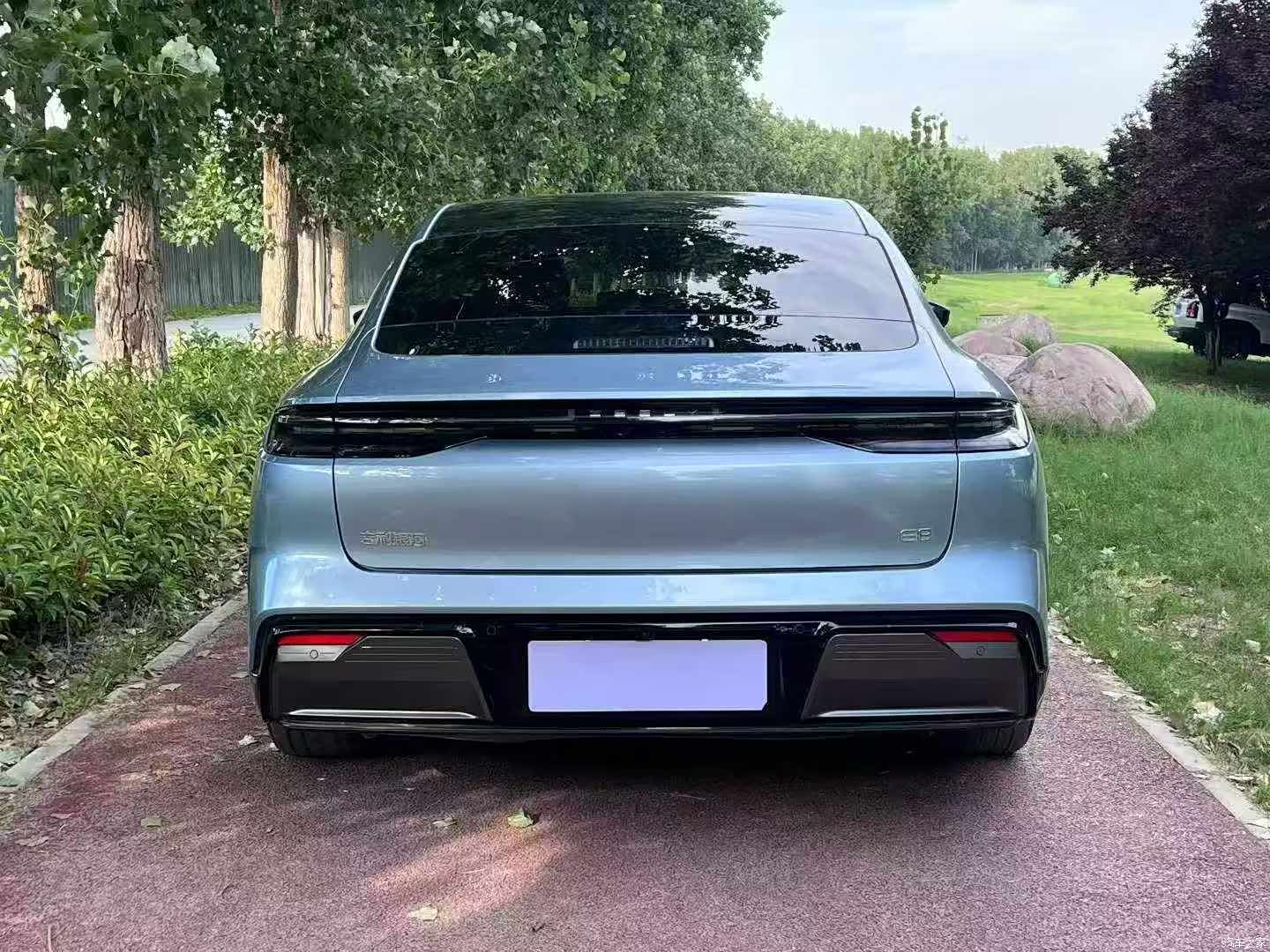 Geely E8, 2025 8