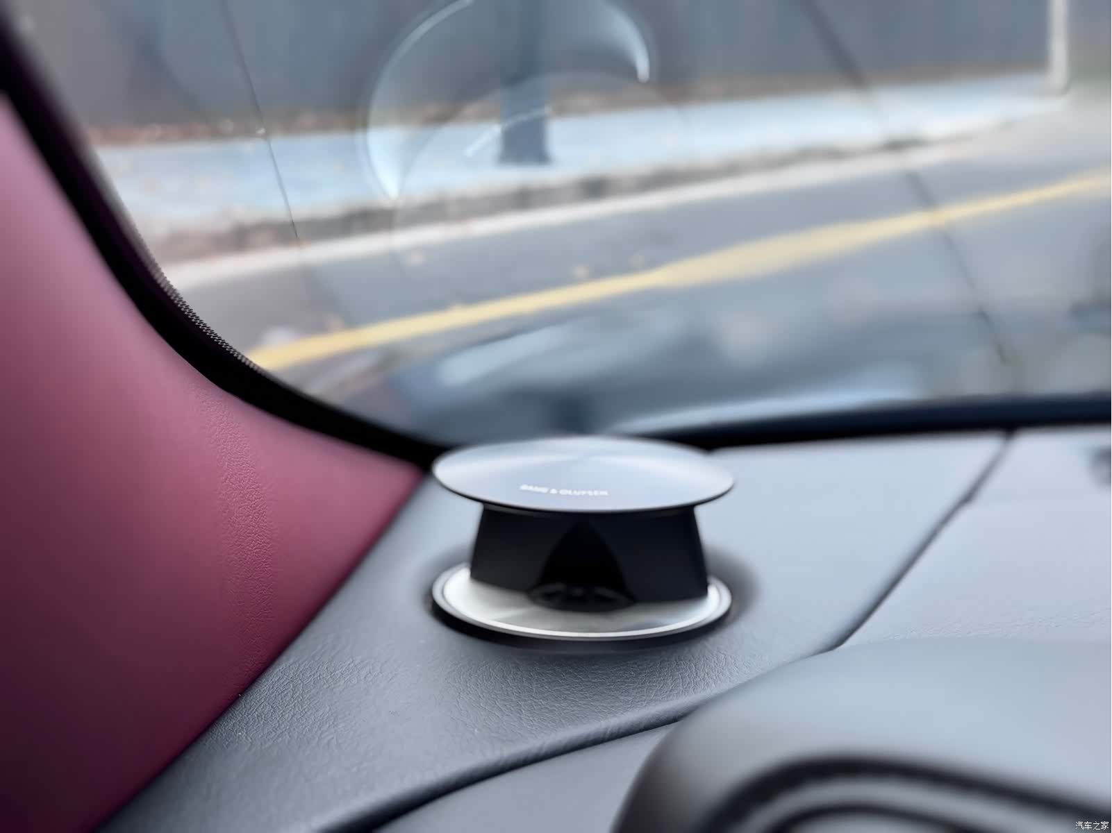 Aston Martin DB11, 2019 8