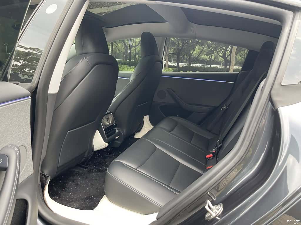Tesla Model 3, 2024 12