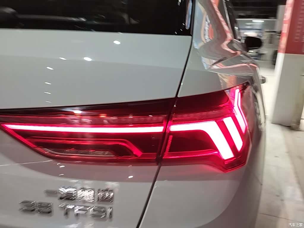 Audi Q3, 2019 8