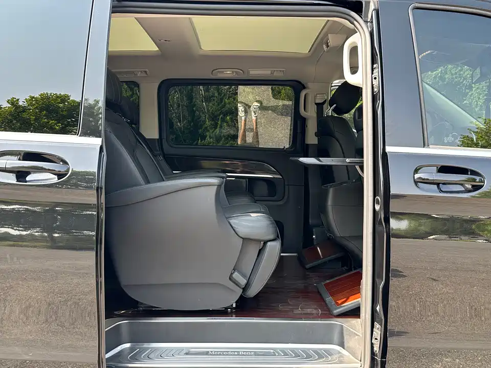 Mercedes-Benz V-class