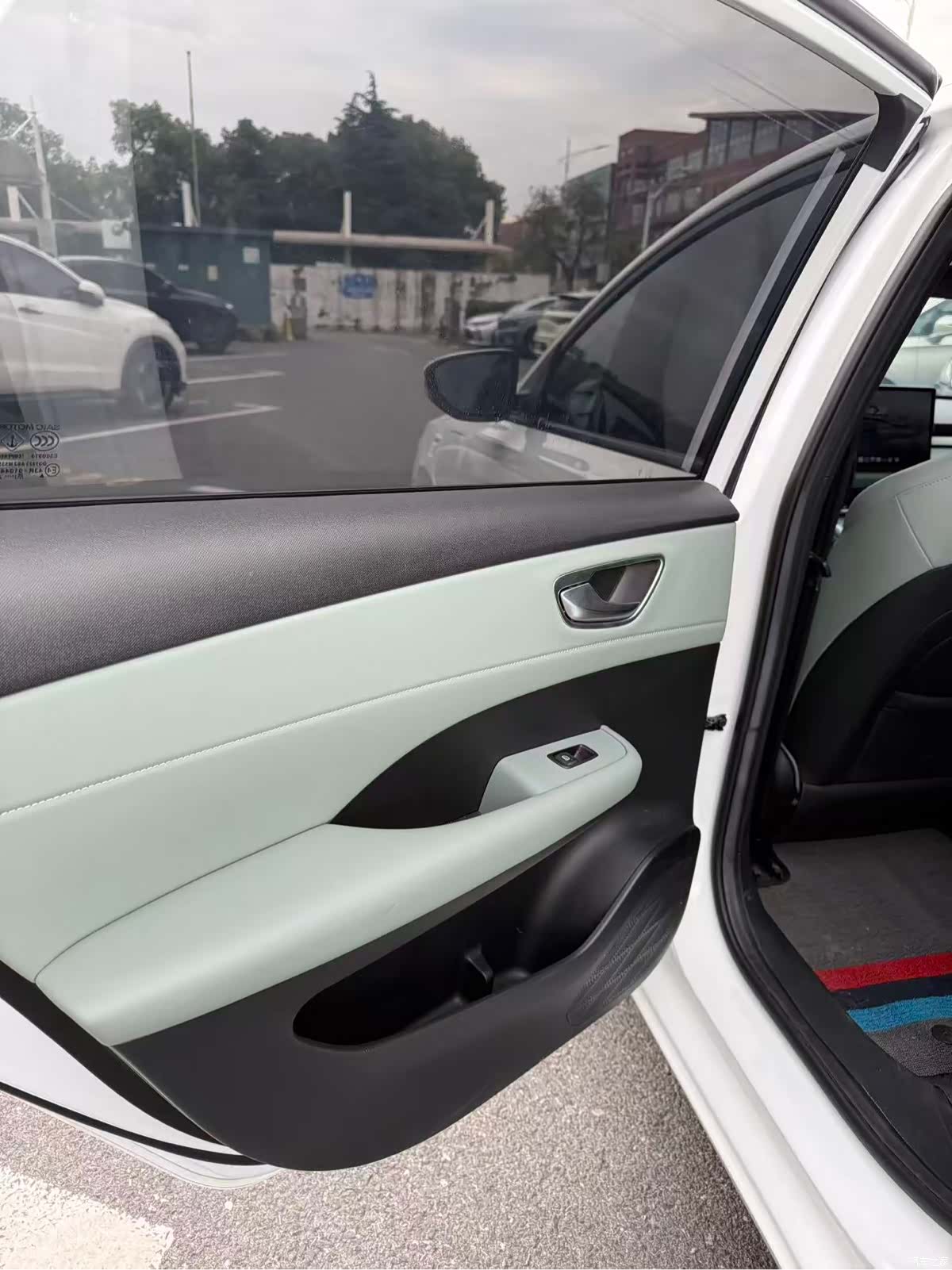 Roewe D6, 2025 8