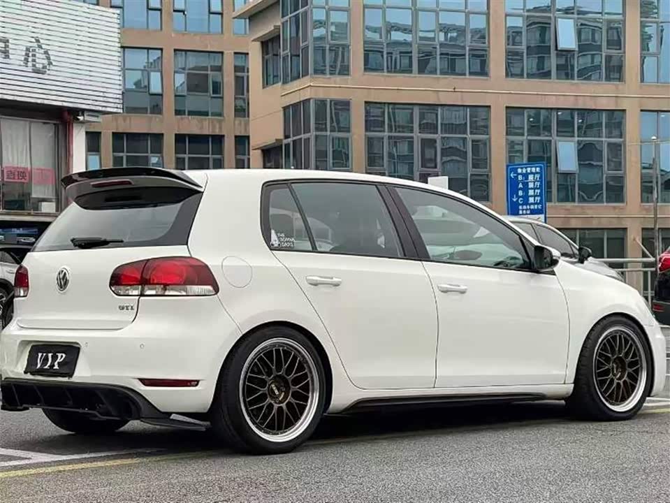 Volkswagen Golf GTI