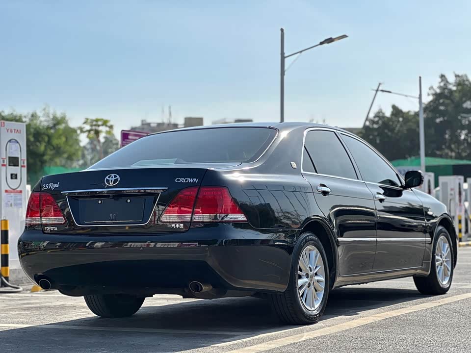 Toyota crown