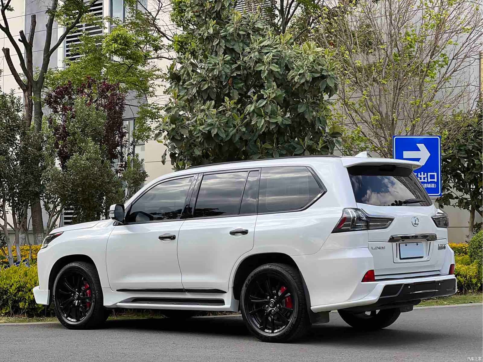 Lexus LX, 2016 8