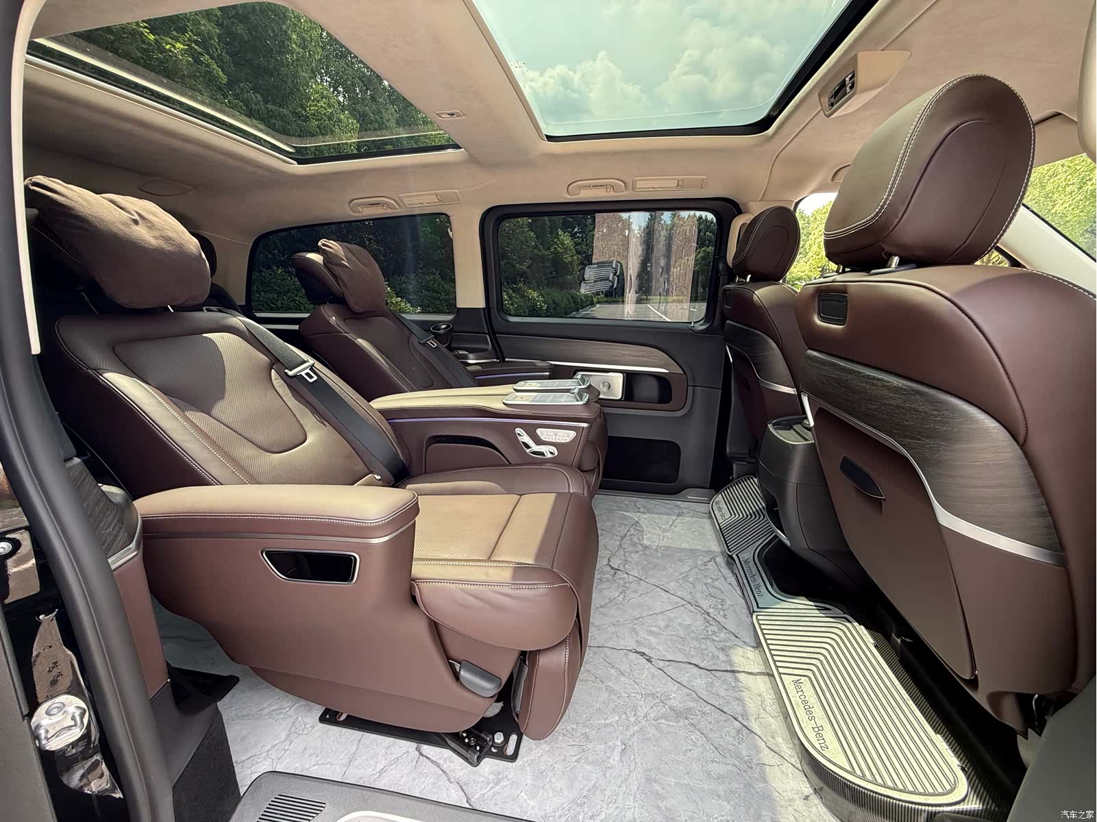 Mercedes-Benz V-Class, 2025 10