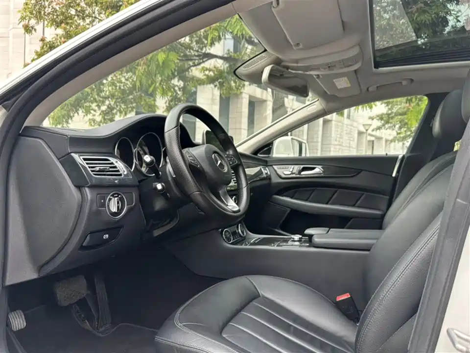 Mercedes-Benz CLS Mercedes-Benz CLS