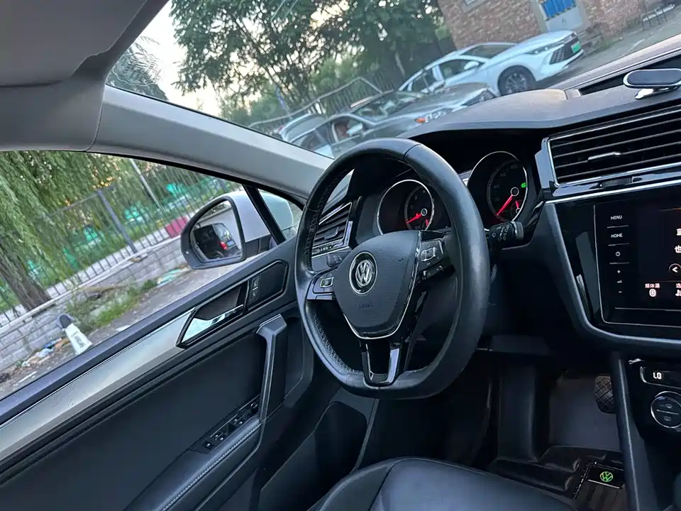 Volkswagen Tiguan L