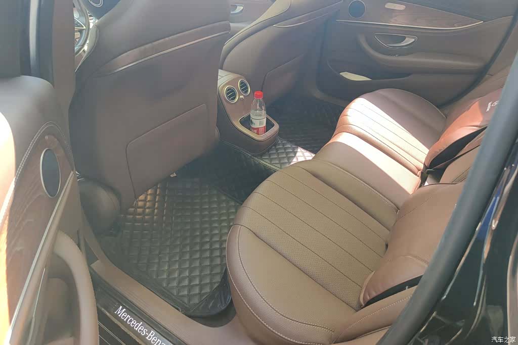 Mercedes-Benz E-Class, 2023 11