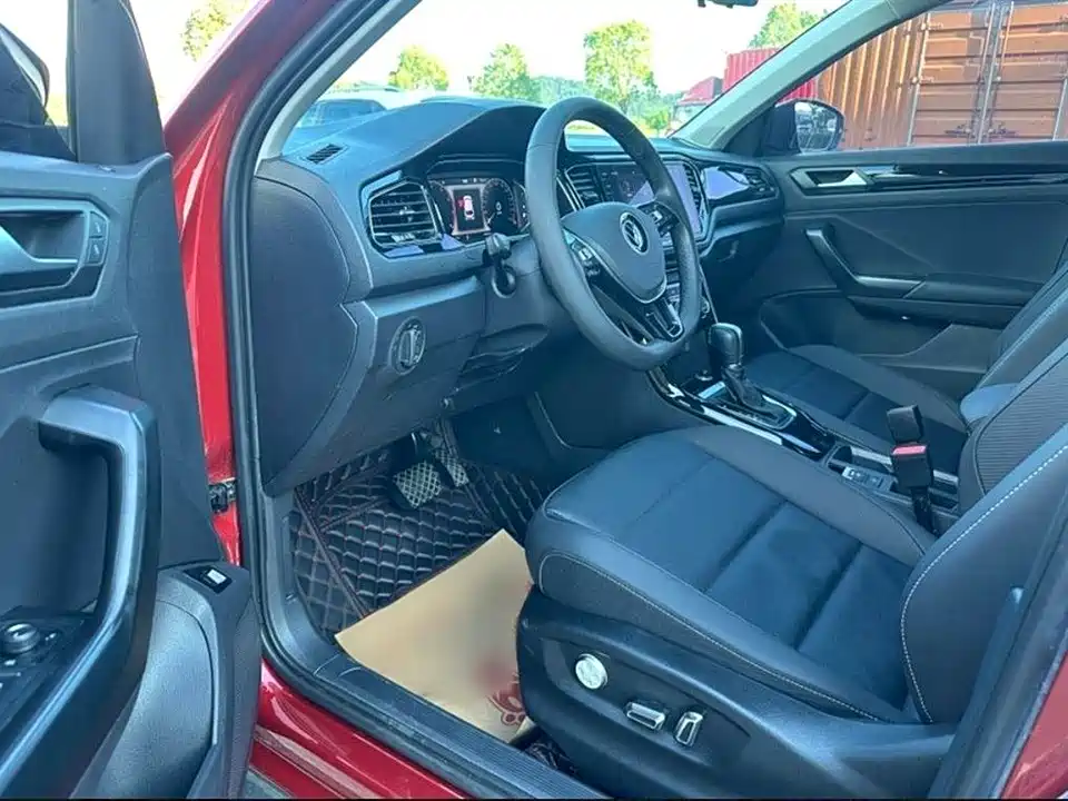 Volkswagen T-ROC exploring Songs