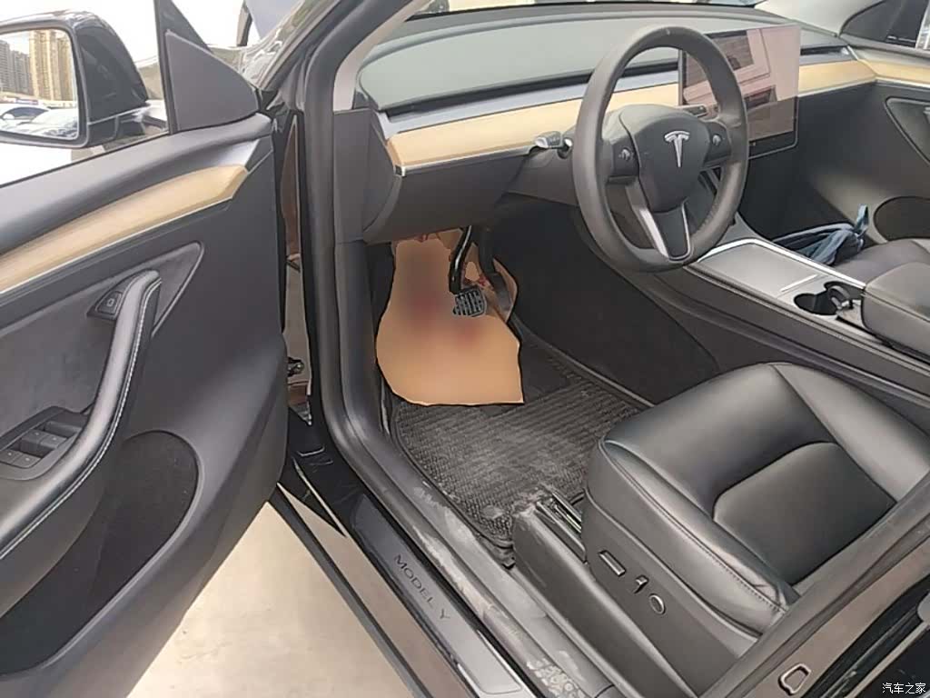 Tesla Model Y, 2023 16