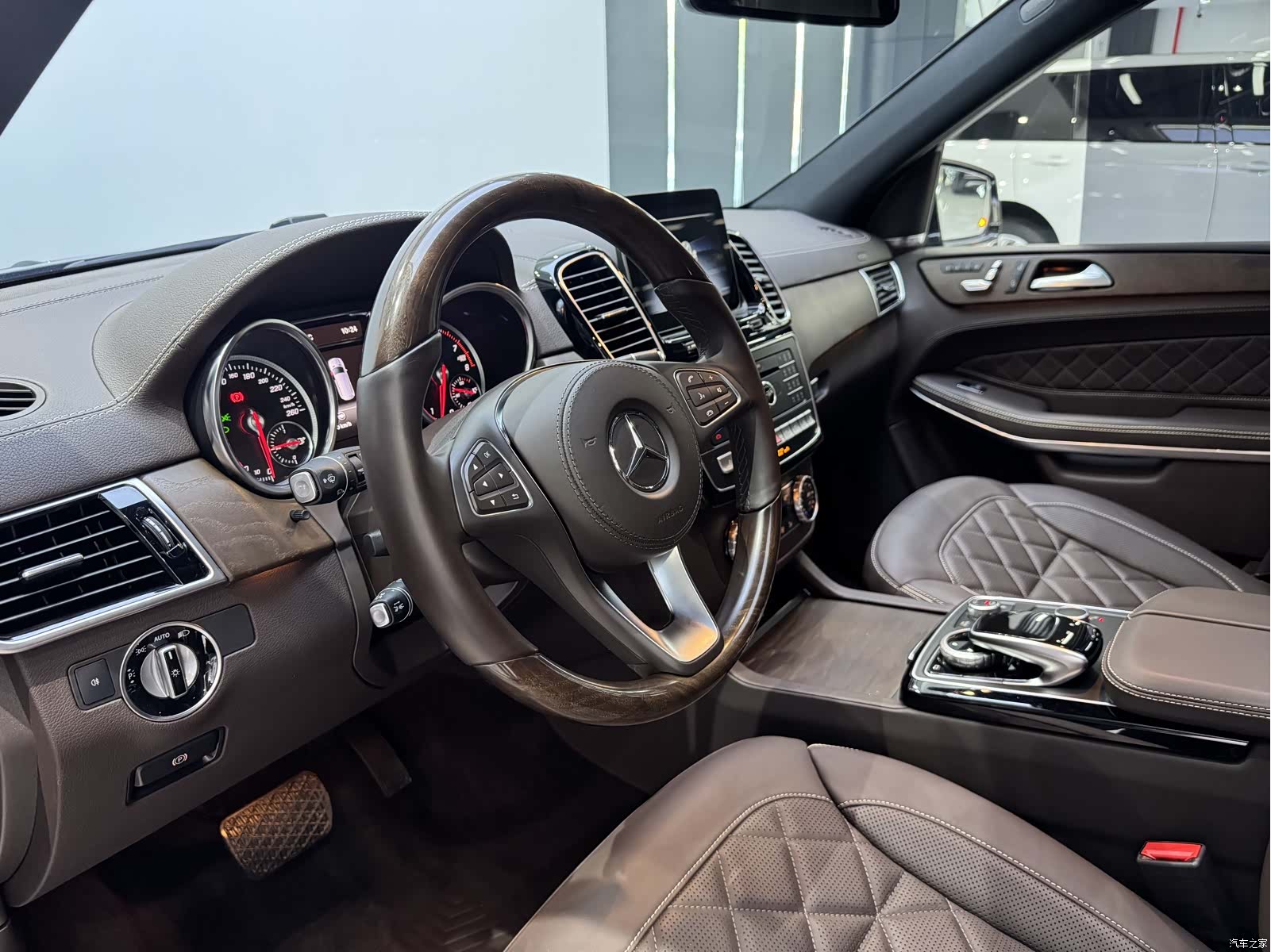 Mercedes-Benz GLS, 2019 8