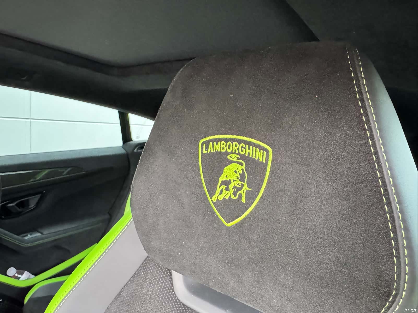 Lamborghini Urus, 2023 10