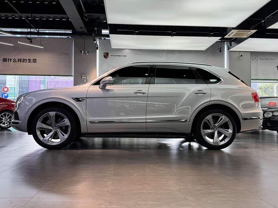 Bentley Bentayga 2018, фото 17