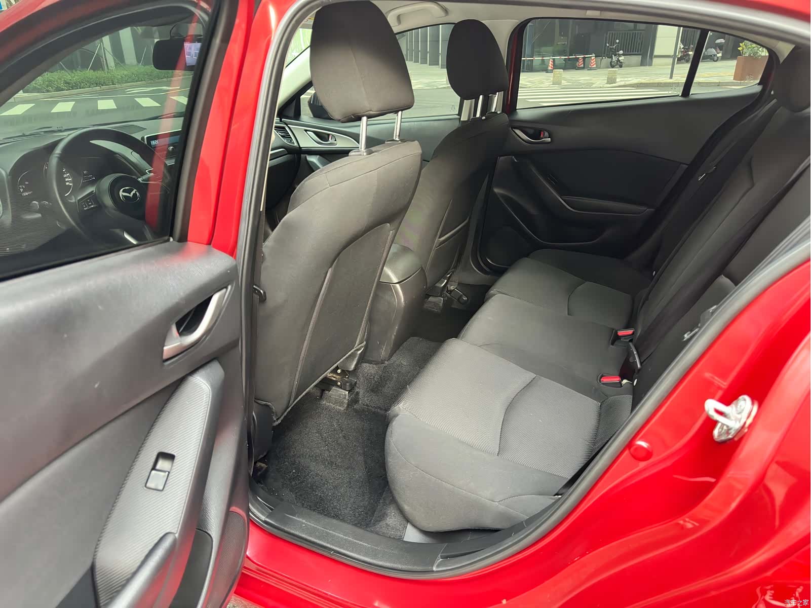 Mazda Mazda3, 2017 10