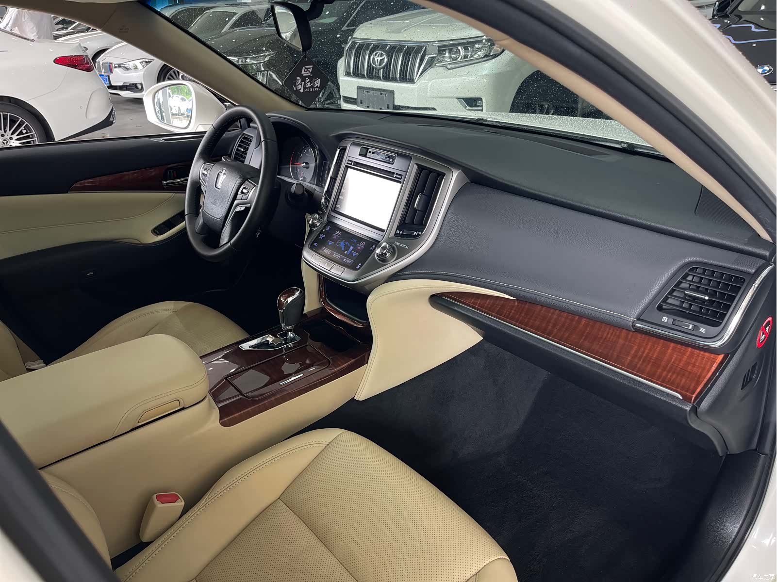 Toyota Crown, 2016 11
