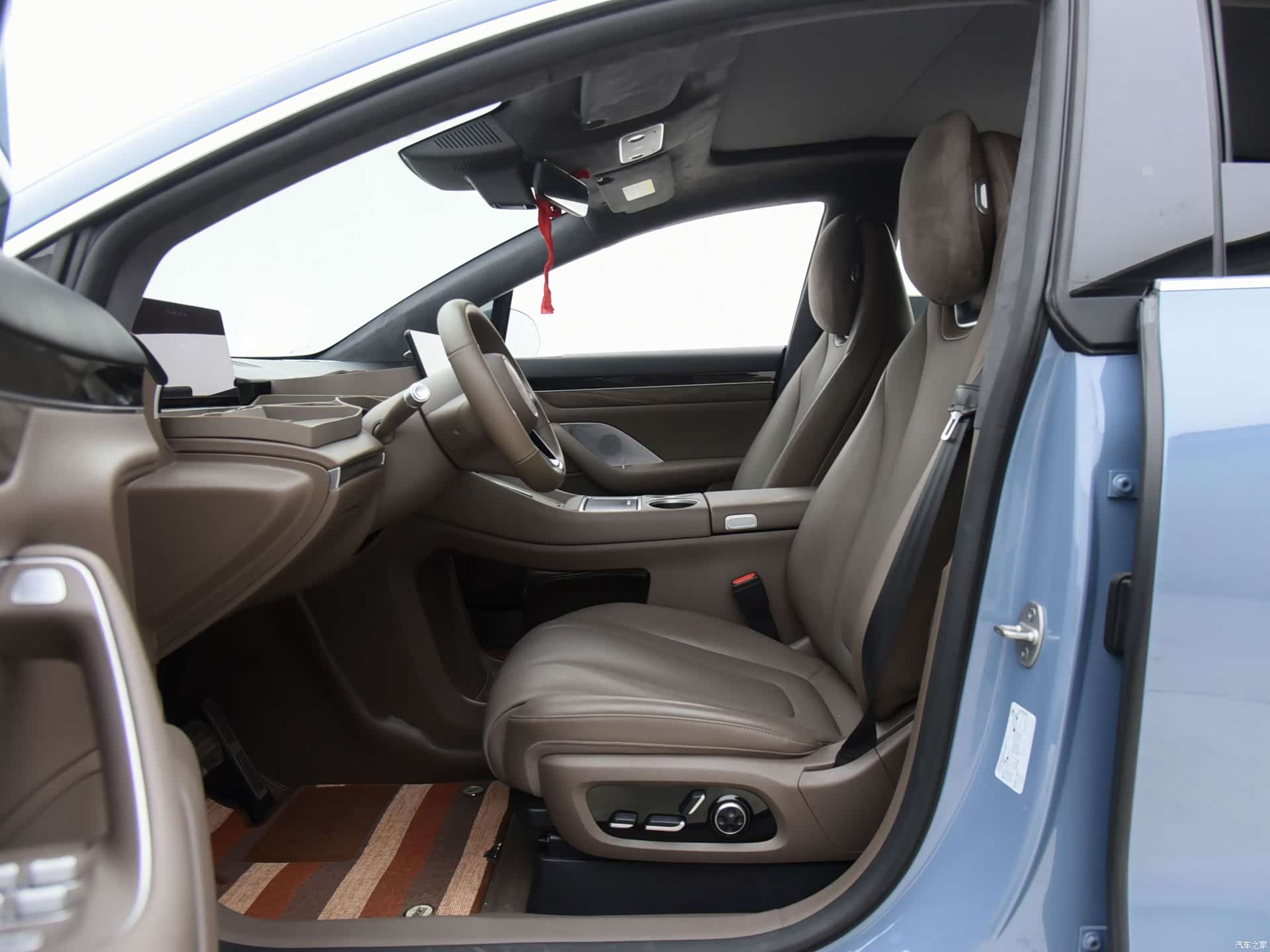 Luxeed R7, 2025 8