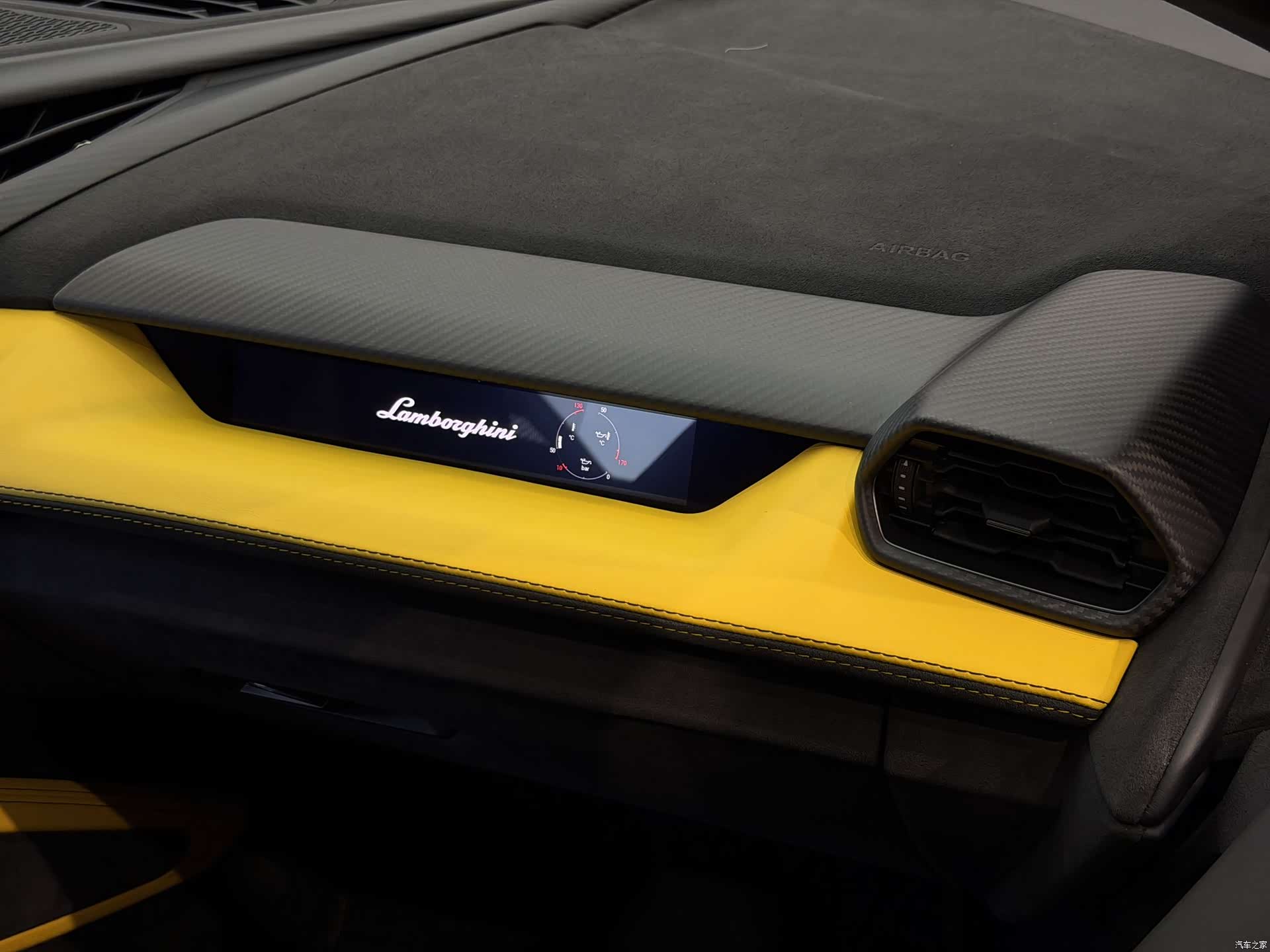 Lamborghini Revuelto, 2025 9