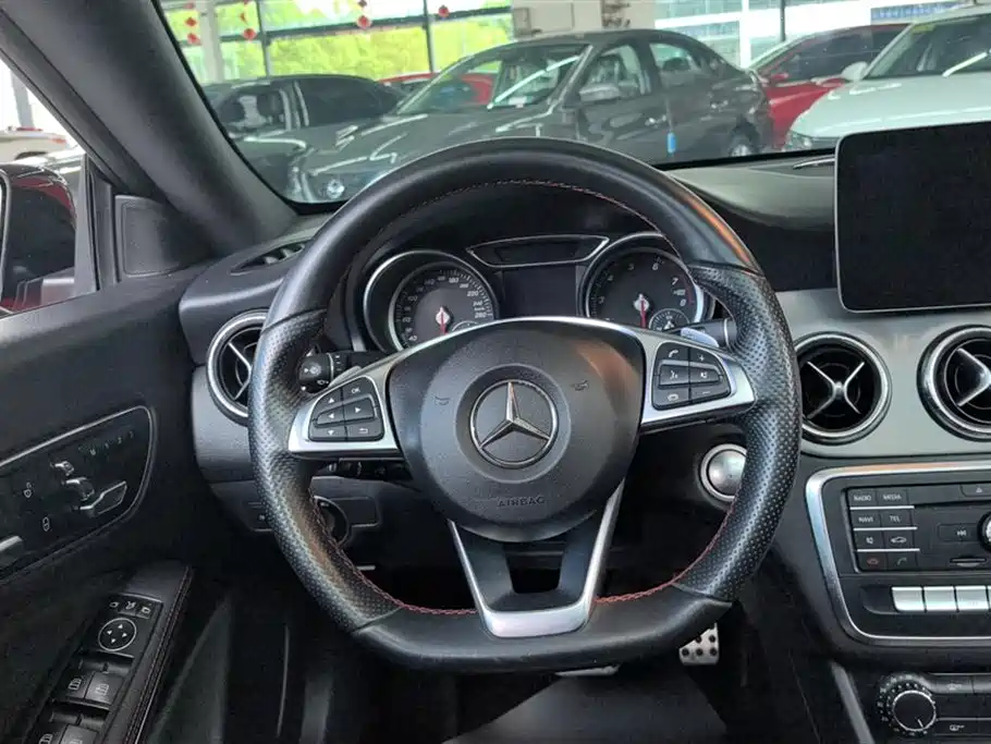 Mercedes-Benz CLA Mercedes-Benz CLA
