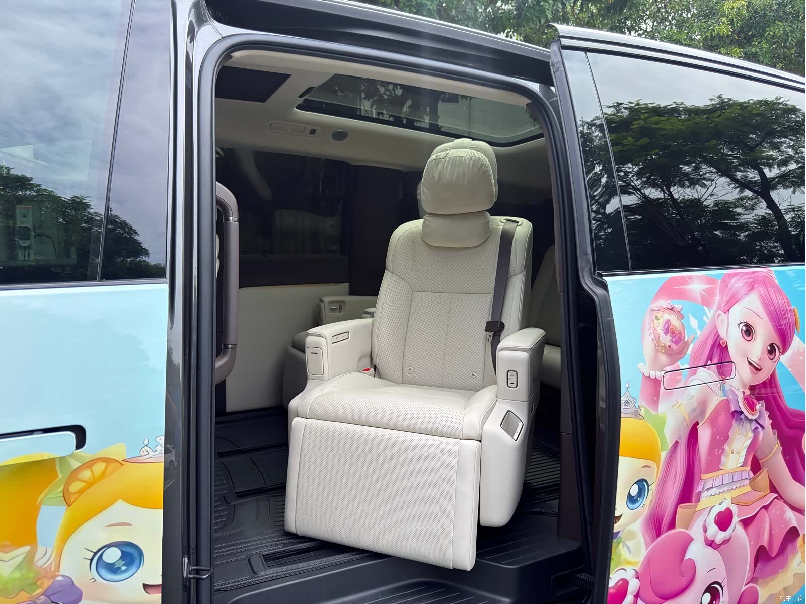 Li Auto MEGA, 2025 18