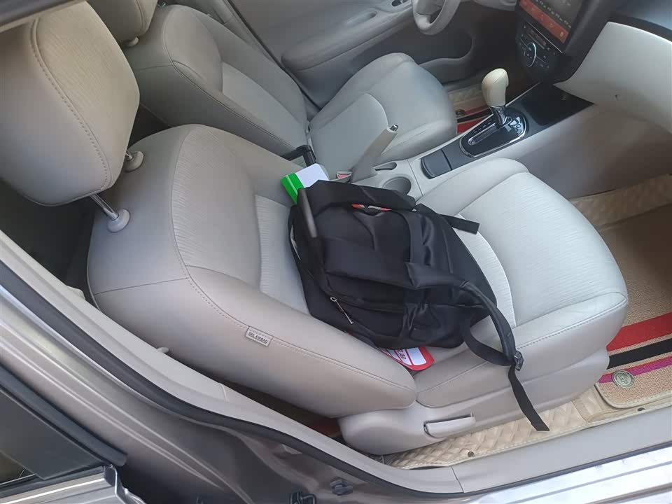 Nissan TIIDA Nissan TIIDA